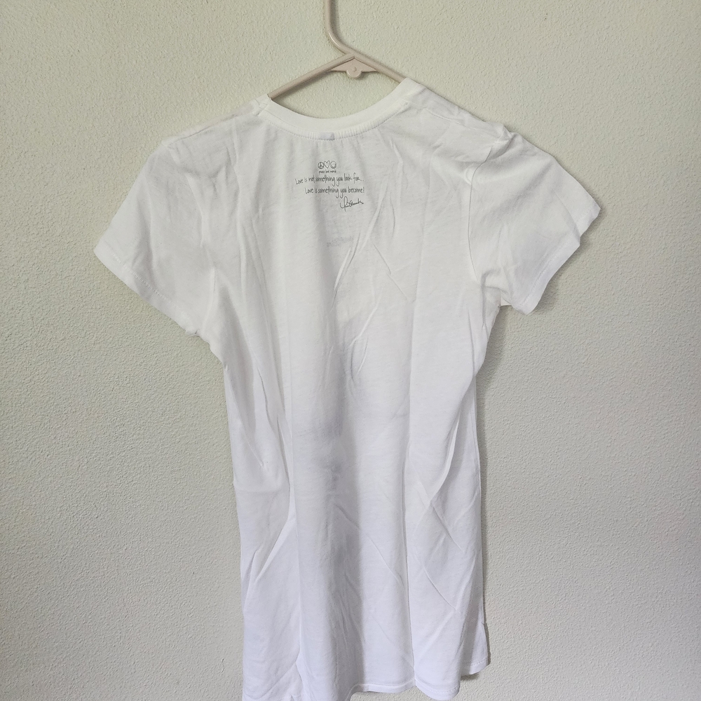 Dancing With The Stars, Peace Love World, White V-Neck Tee with Gold Star NWOT. - Picture 5 of 10